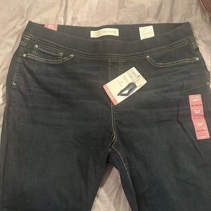 NWT Levi's pull on skinny jeans